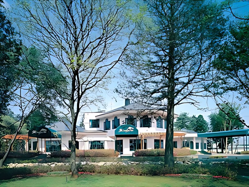 31 Country Club