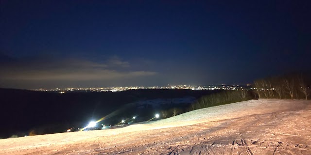 ダイナスティゴルフクラブ北広島 - Photo 1