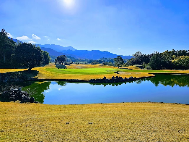 福岡雷山ゴルフ倶楽部 - Photo 2