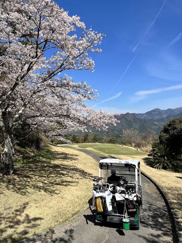 松山国際ゴルフ倶楽部 - Photo 1