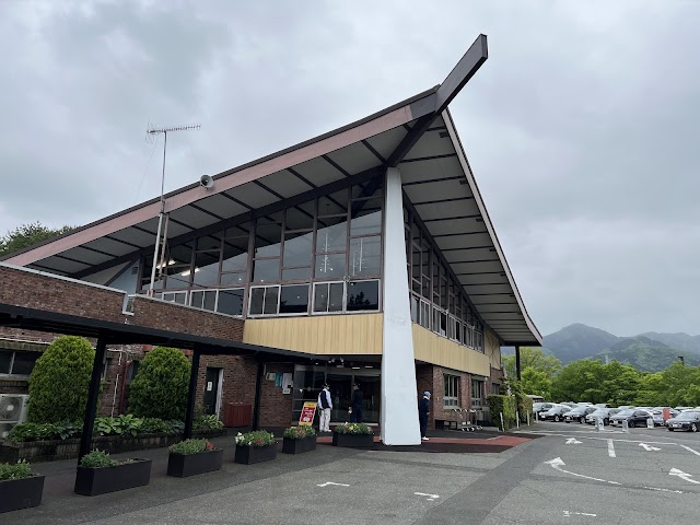 津久井湖ゴルフ倶楽部 - Photo 1
