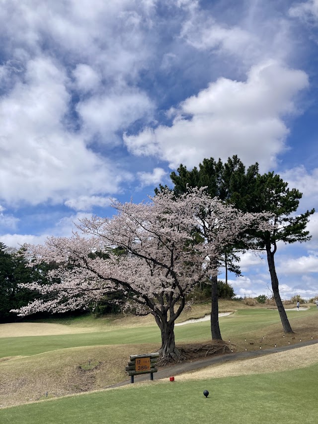 横浜カントリークラブ - Photo 3