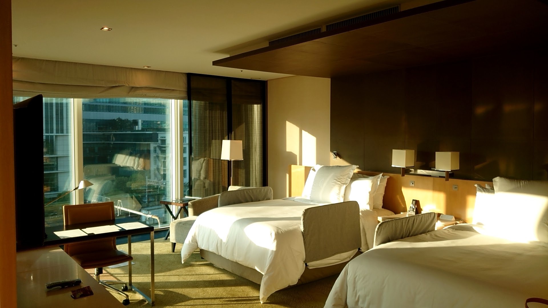 Four Seasons Hotel Tokyo at Marunouchi — hotel-room-interior 2