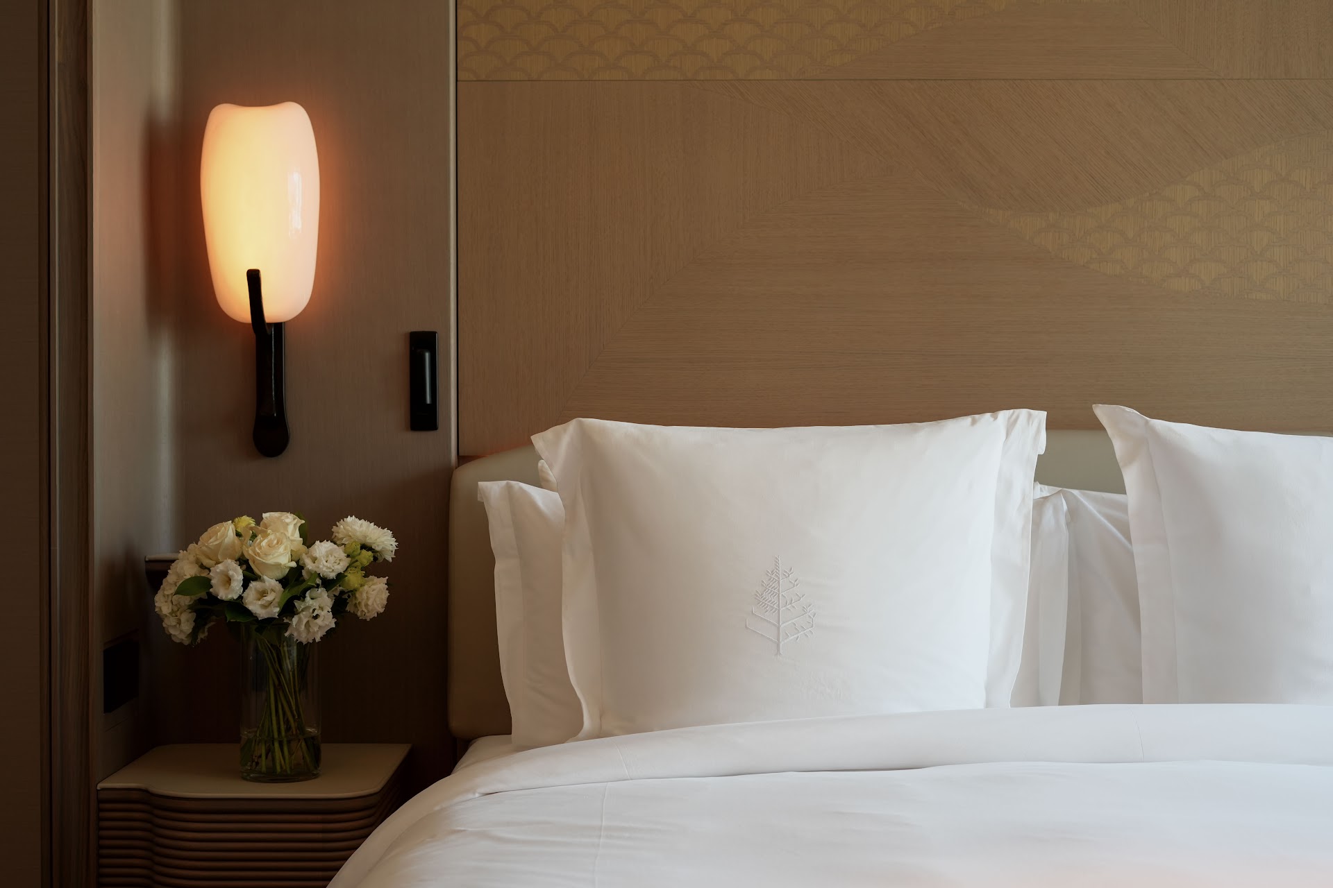 Four Seasons Hotel Tokyo at Marunouchi — hotel-room-interior 4