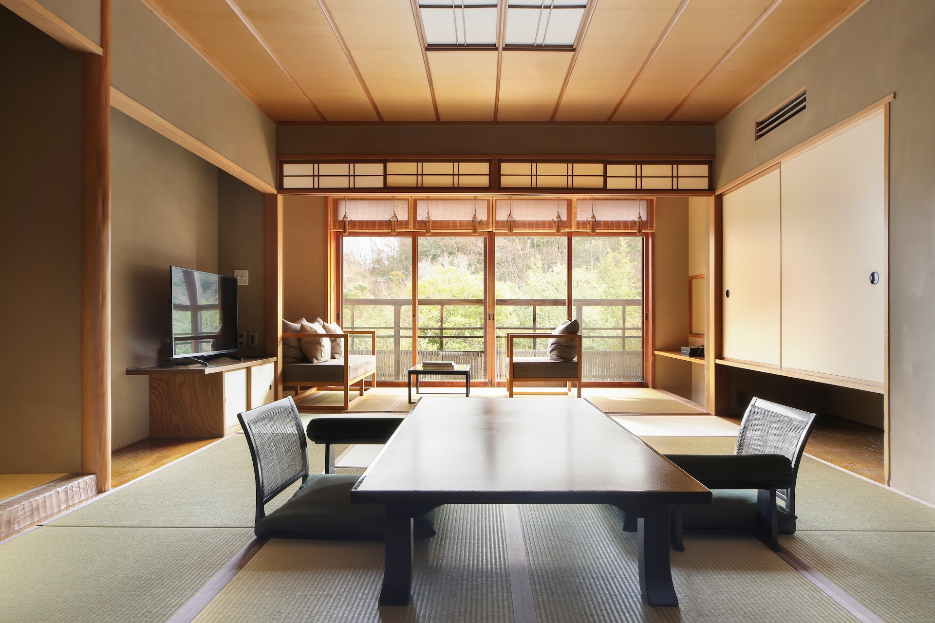 Gora Kadan — hotel-room-interior 1