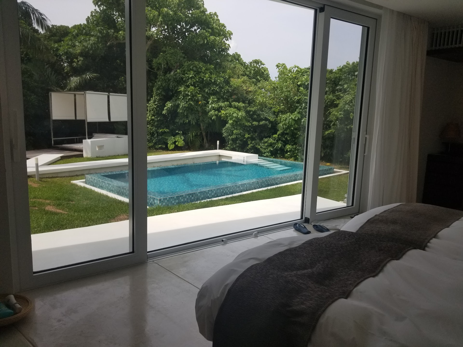 JUSANDI — hotel-room-interior 1