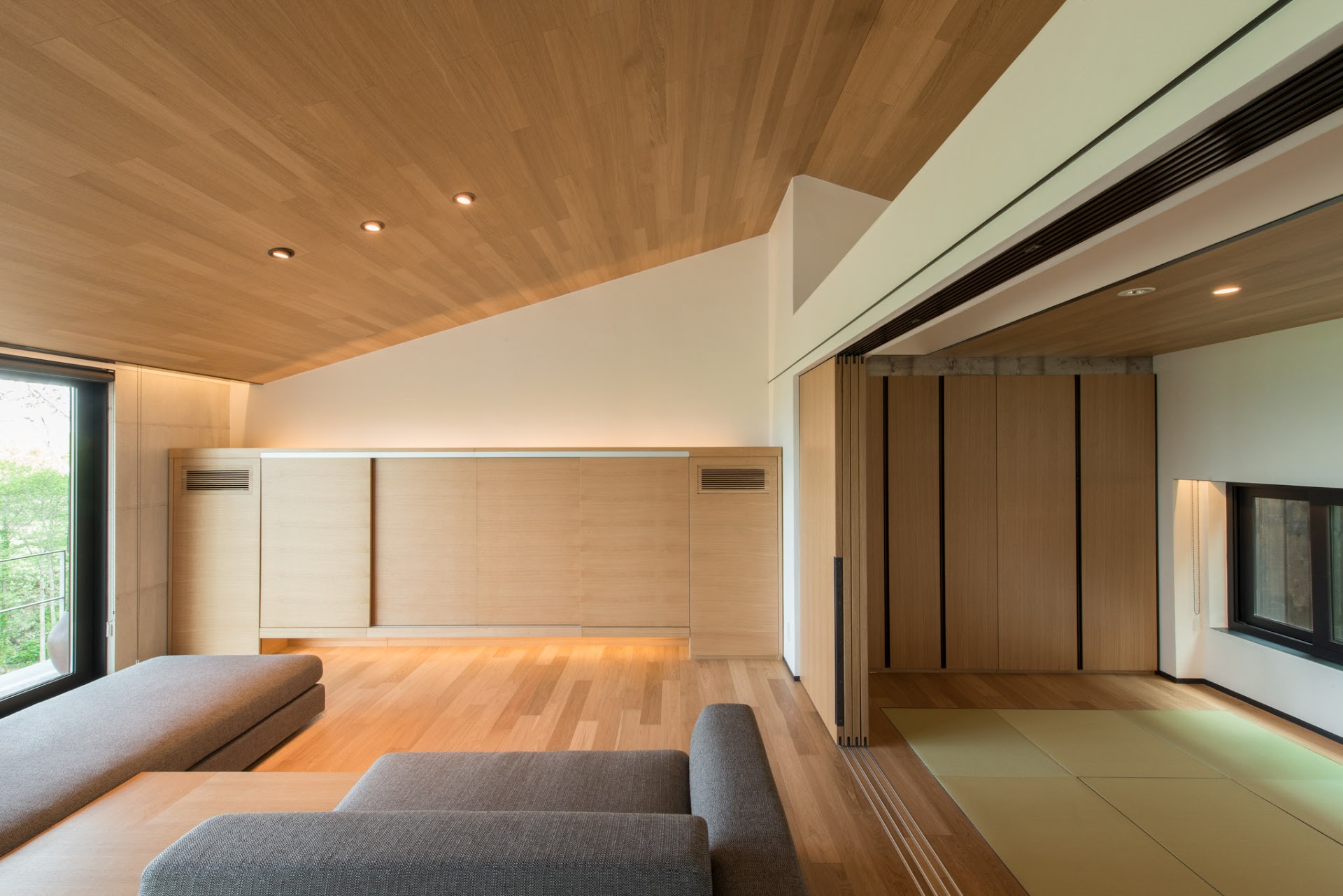 Zaborin — hotel-room-interior 1